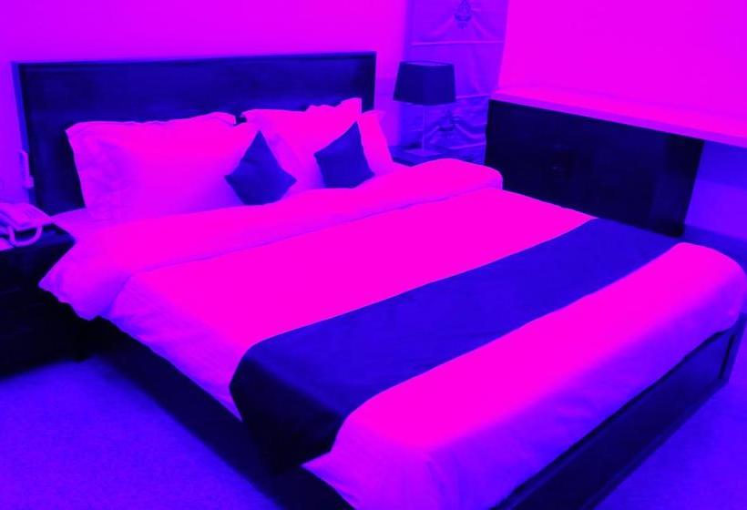 Hotel The Oscar Regency 7