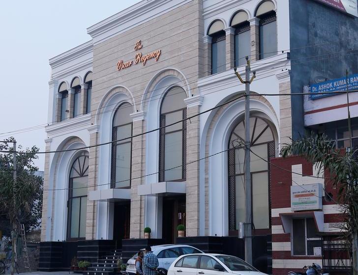 Hotel The Oscar Regency 8