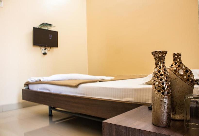 Hotel Aashish Deluxe 4