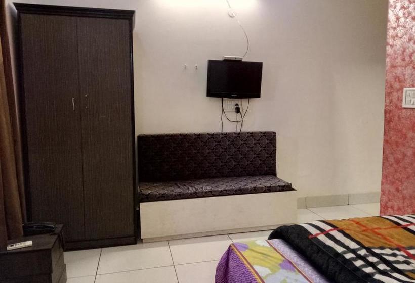 Hotel Jhilmil Dhaba 11