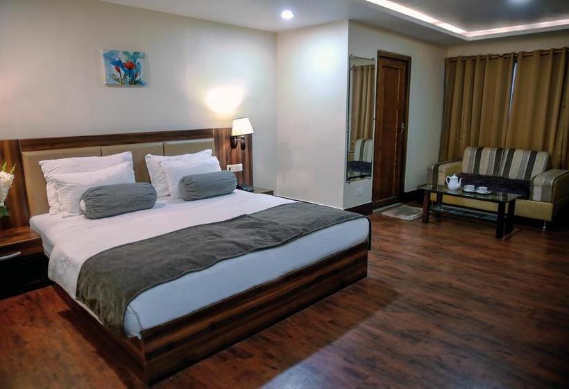 Hotel Amba Regency 11