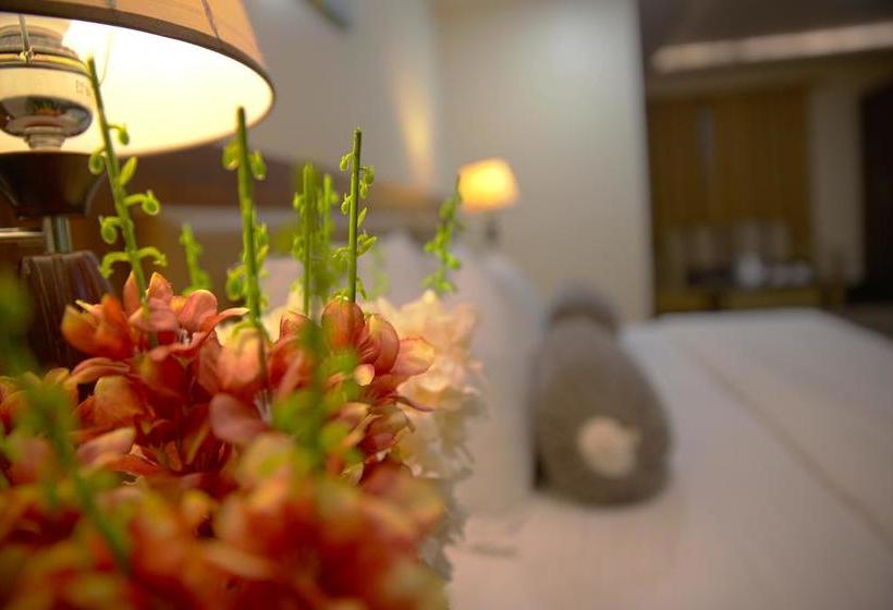 Hotel Amba Regency 12