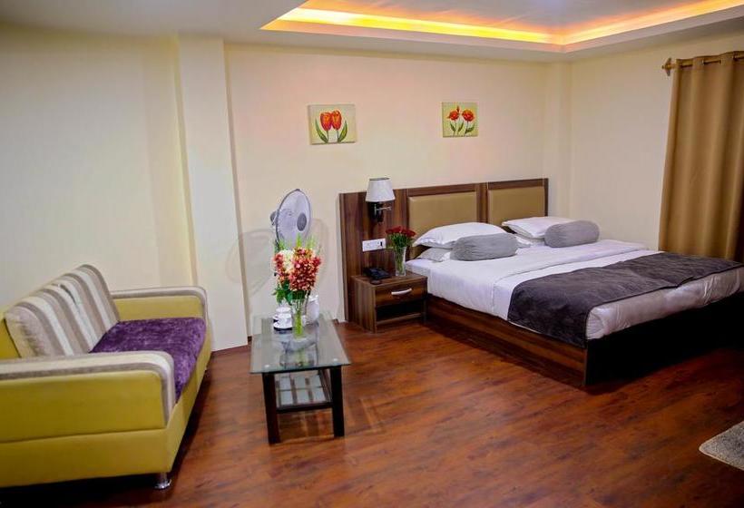 Hotel Amba Regency 16