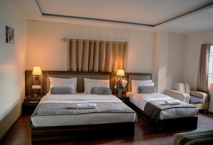 Hotel Amba Regency 3