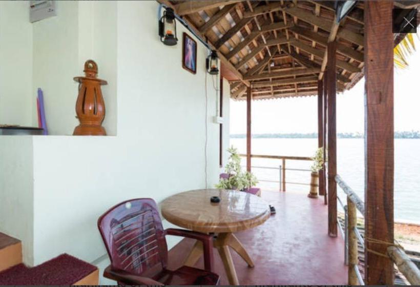 Bed and Breakfast Cherai Backwater Retreat 3