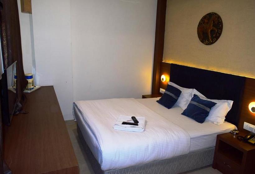 Hotel Chandragupta 1