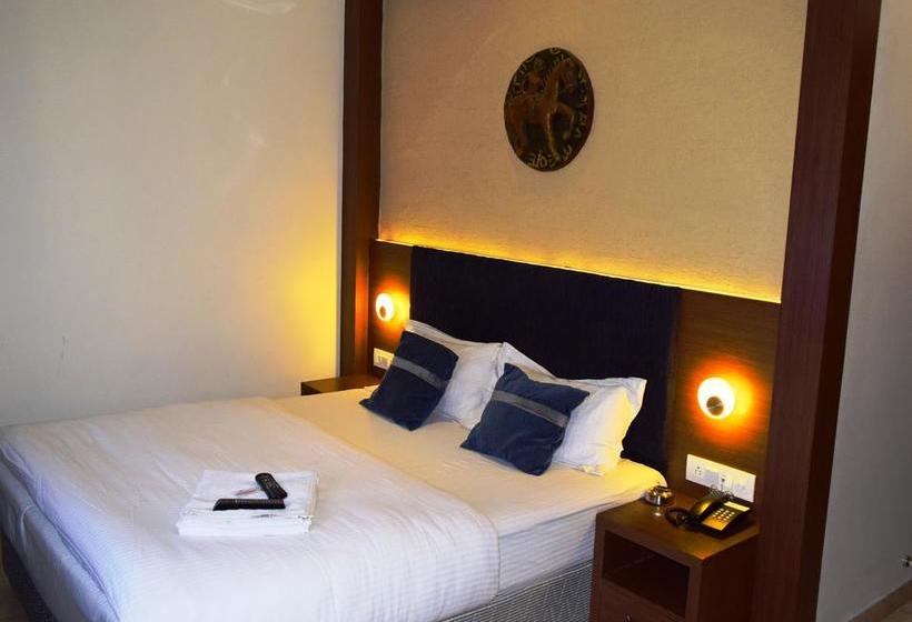 Hotel Chandragupta 11