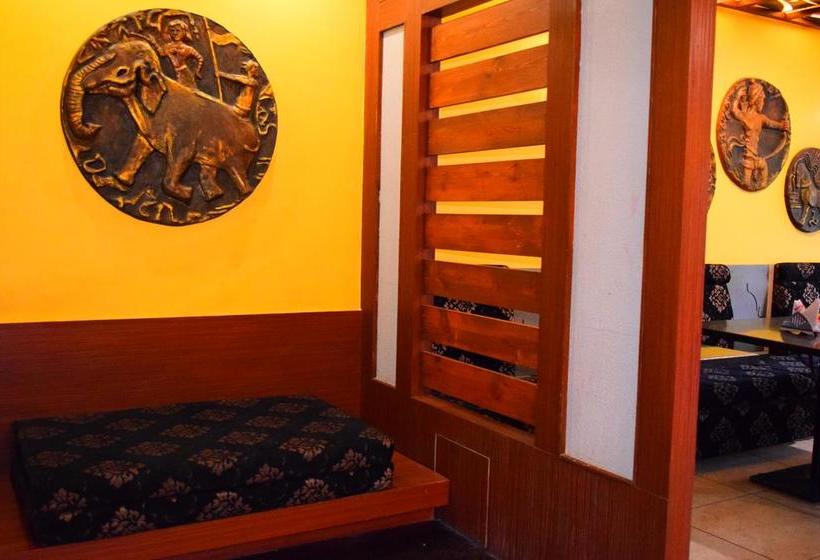 Hotel Chandragupta 12