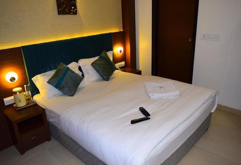 Hotel Chandragupta 13