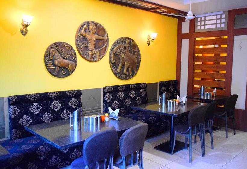 Hotel Chandragupta 15