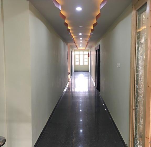 Hotel Royal Bahaar 11