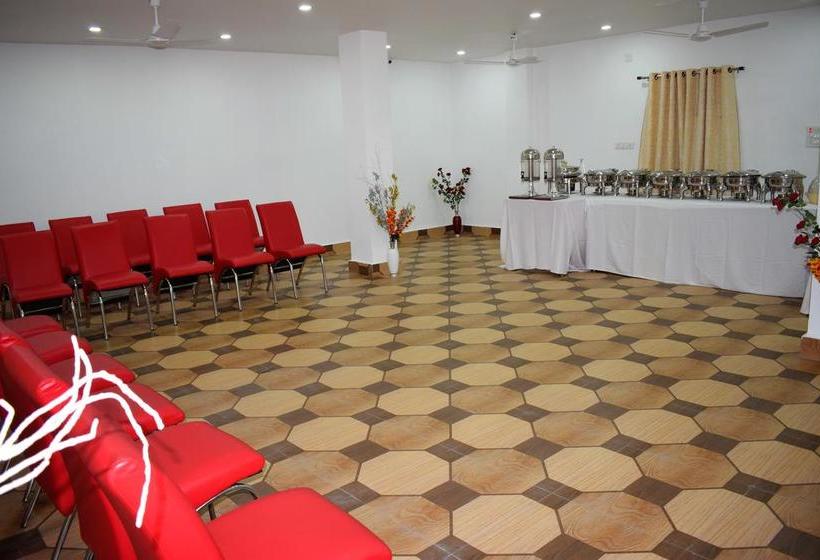 Hotel Akanksha Palace