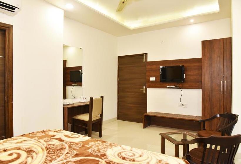 Hotel Hollywood Heightsind Amritsar Punjab