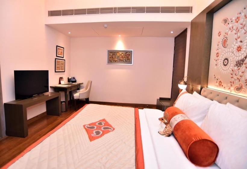 Resort The Lalit Mangar Faridabad