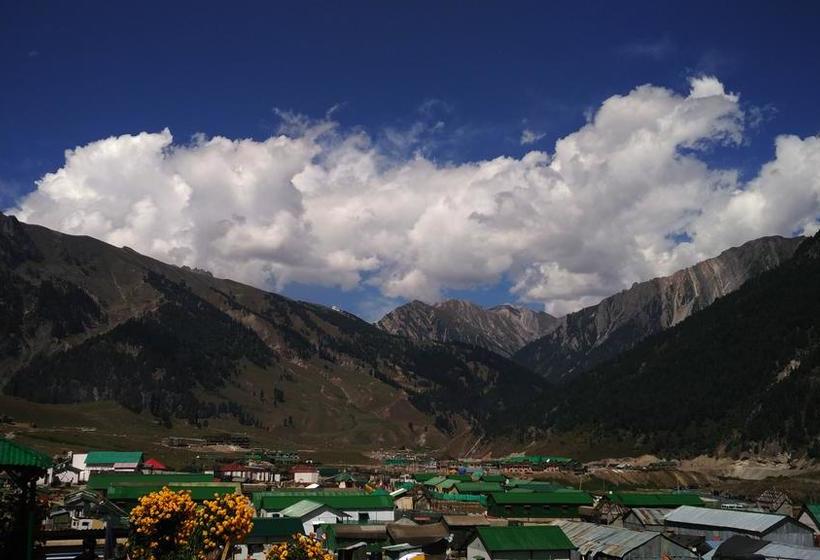 Hotel Glacier Heights 17