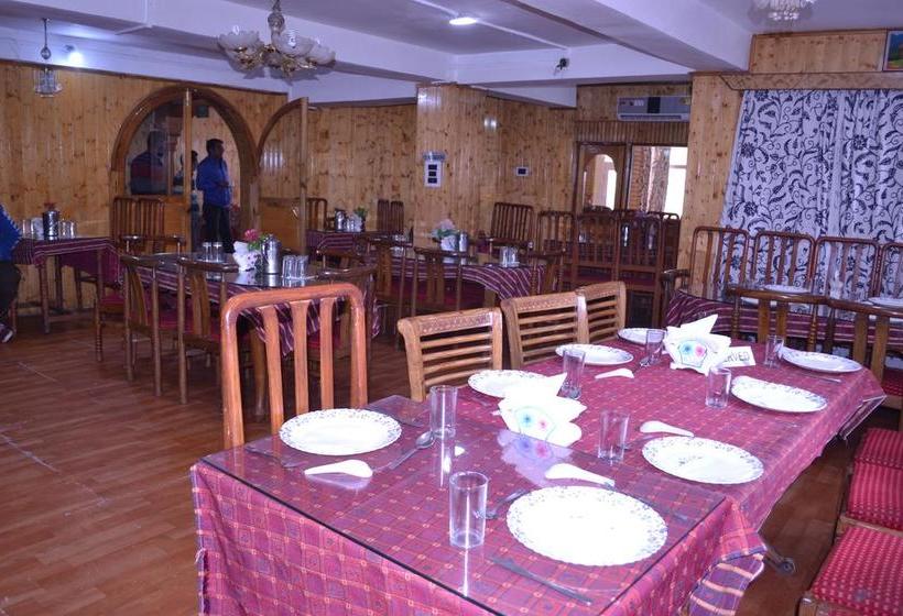 Hotel Glacier Heights 2