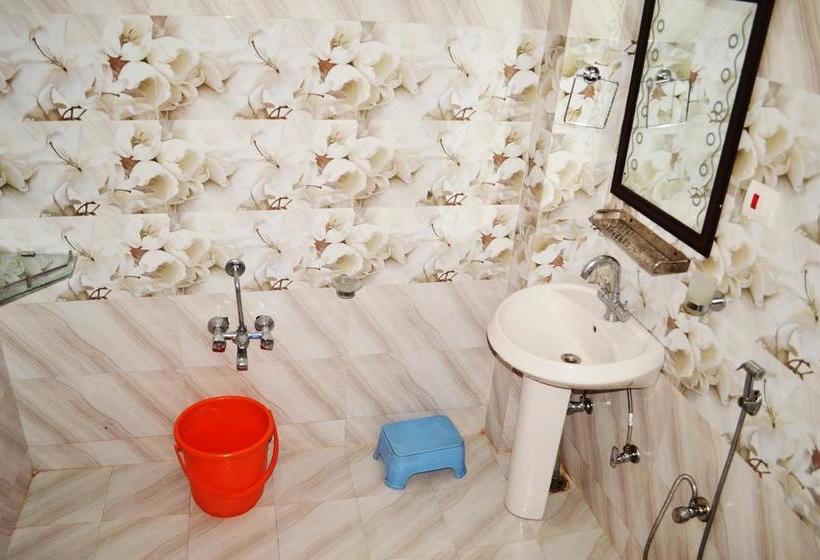 Hotel Glacier Heights 20