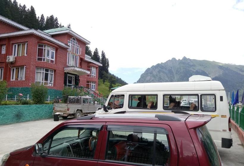 Hotel Glacier Heights 8