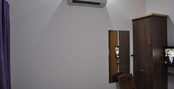 Ashoka Hotel & Restaurant 2