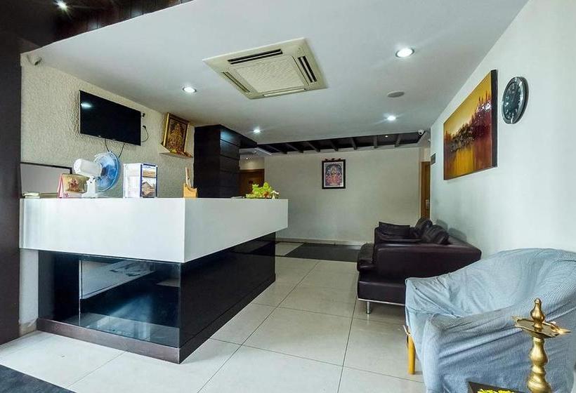 Hotel Leela Pavilion 1