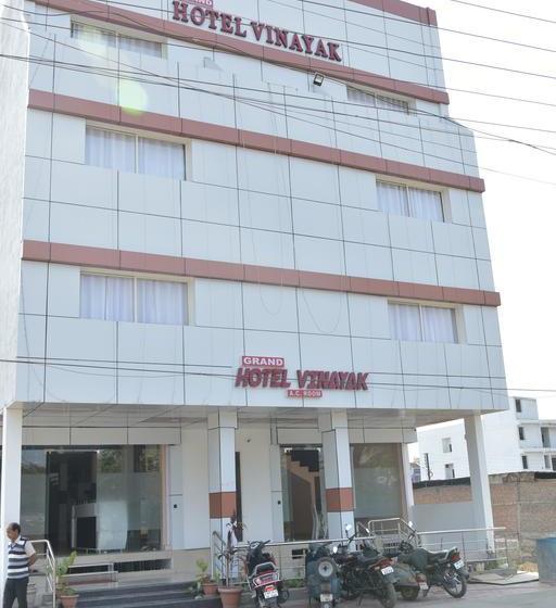 Grand Hotel Vinayak 10
