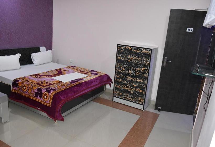 Grand Hotel Vinayak 4