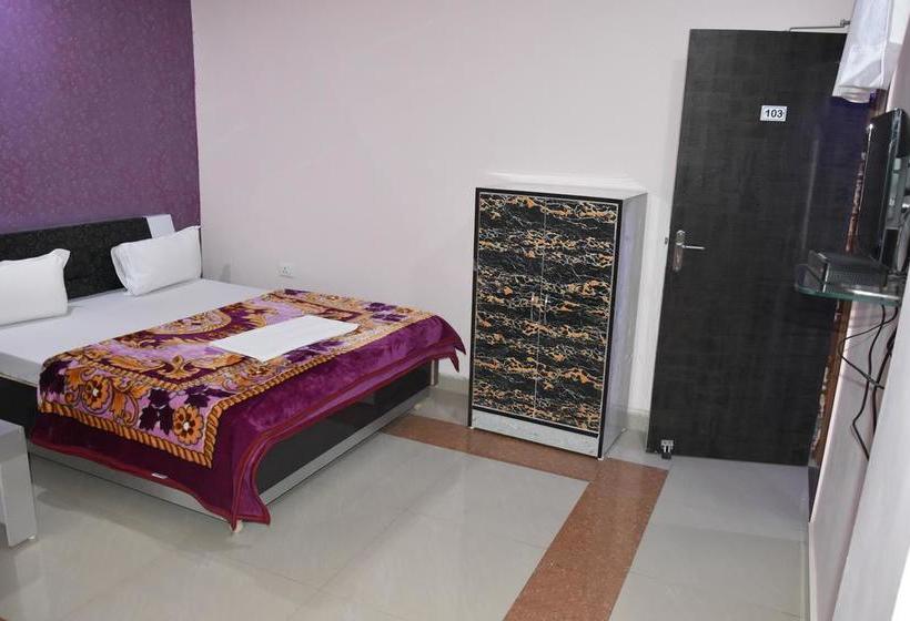 Grand Hotel Vinayak 5