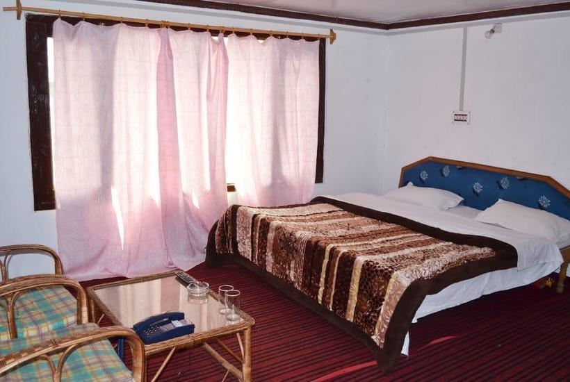 Hotel Kashmir House 10