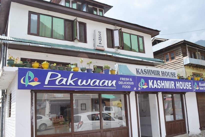Hotel Kashmir House 11