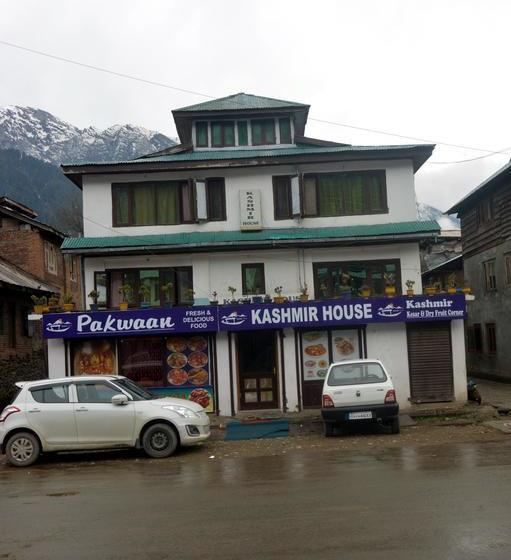 Hotel Kashmir House 14