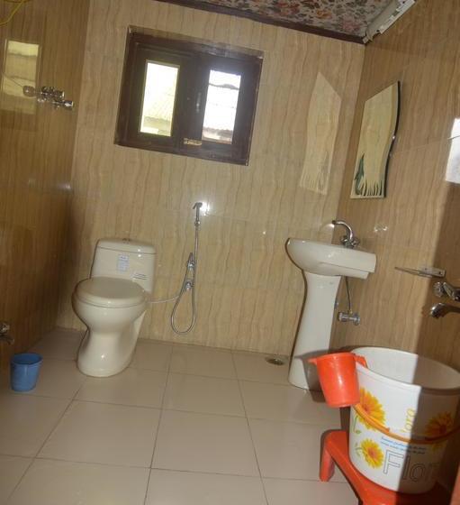 Hotel Kashmir House 15