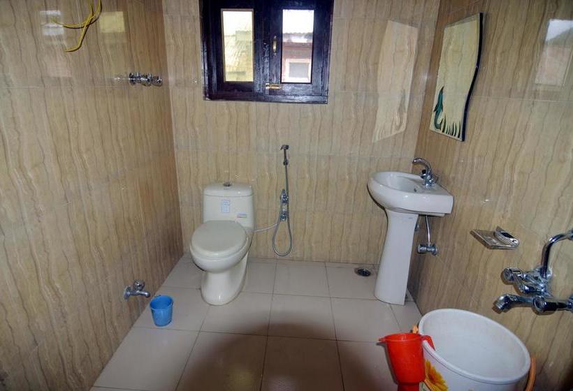 Hotel Kashmir House 4
