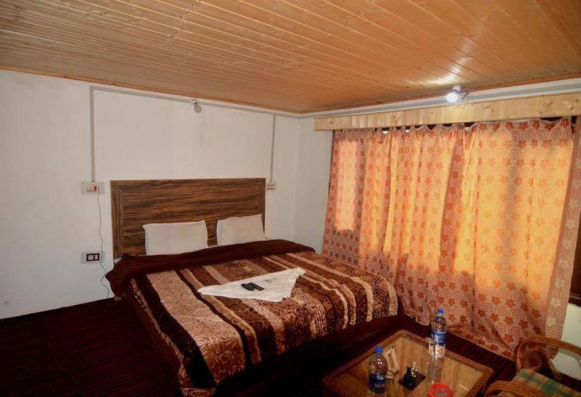 Hotel Kashmir House 7