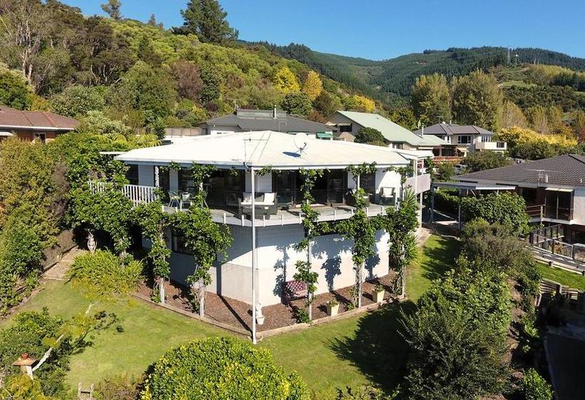 Bed and Breakfast The Treehouse 1