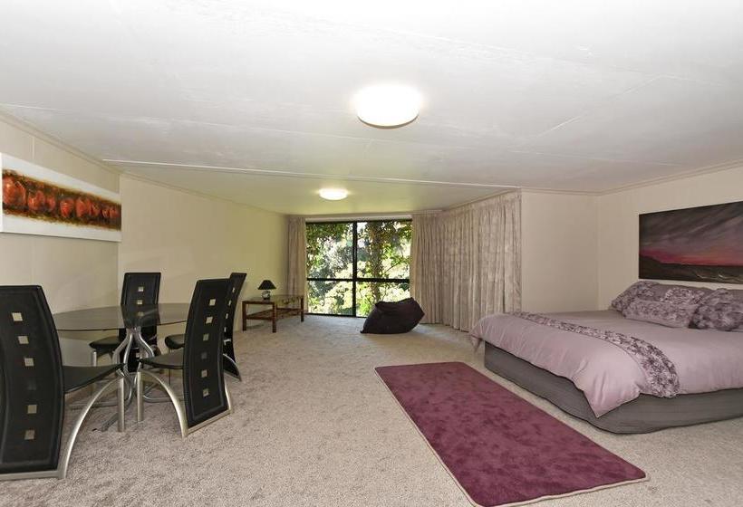 Bed and Breakfast The Treehouse 4