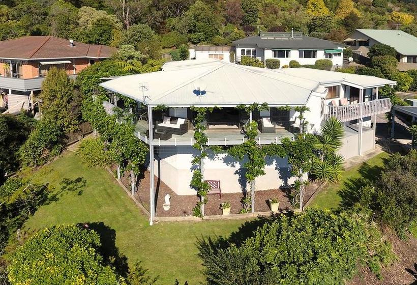 Bed and Breakfast The Treehouse 5