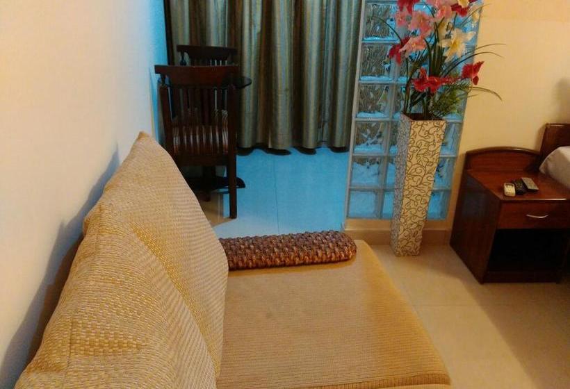 Hotel Pleasant Moments 16