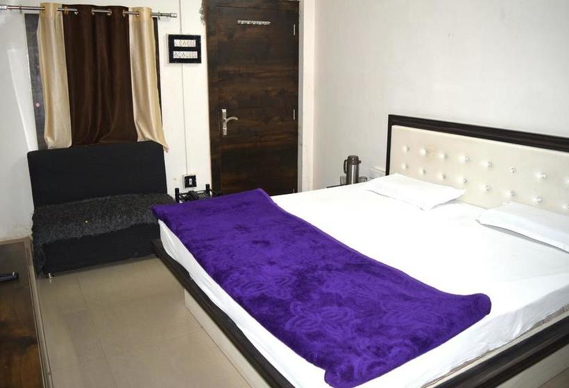 Hotel Gokul 10