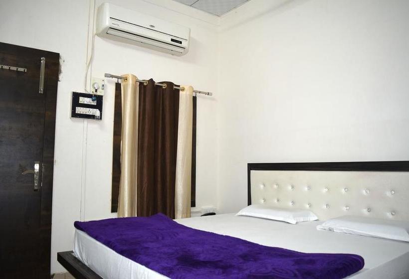Hotel Gokul 12