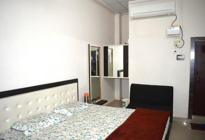 Hotel Gokul 13