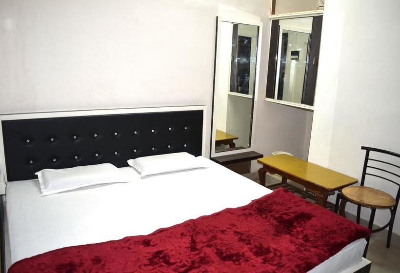 Hotel Gokul 14