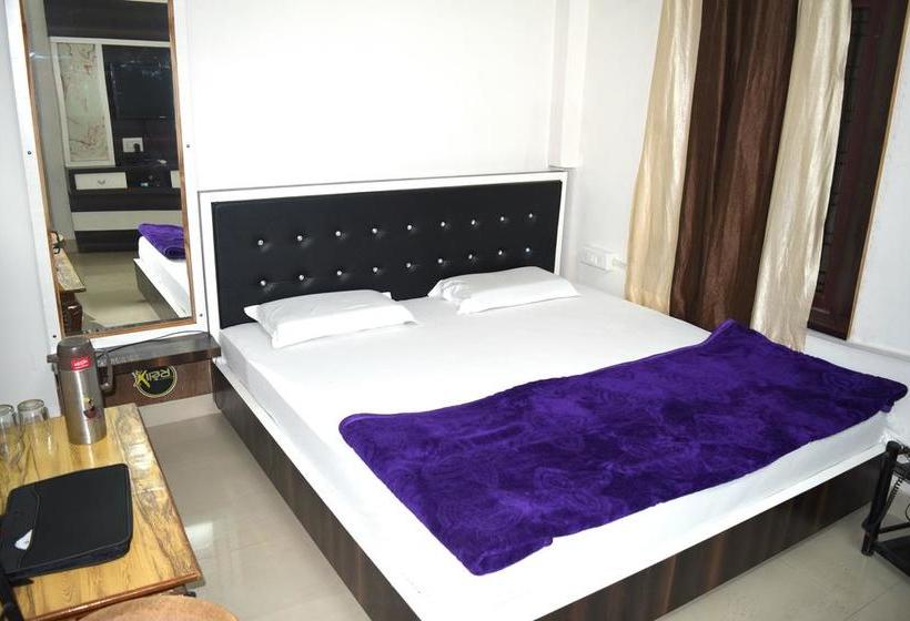 Hotel Gokul 17