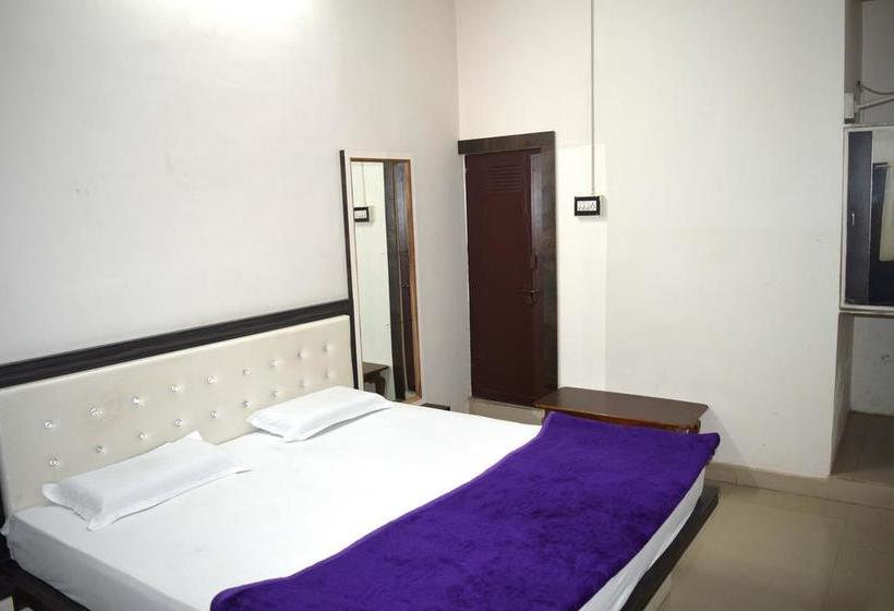 Hotel Gokul 8