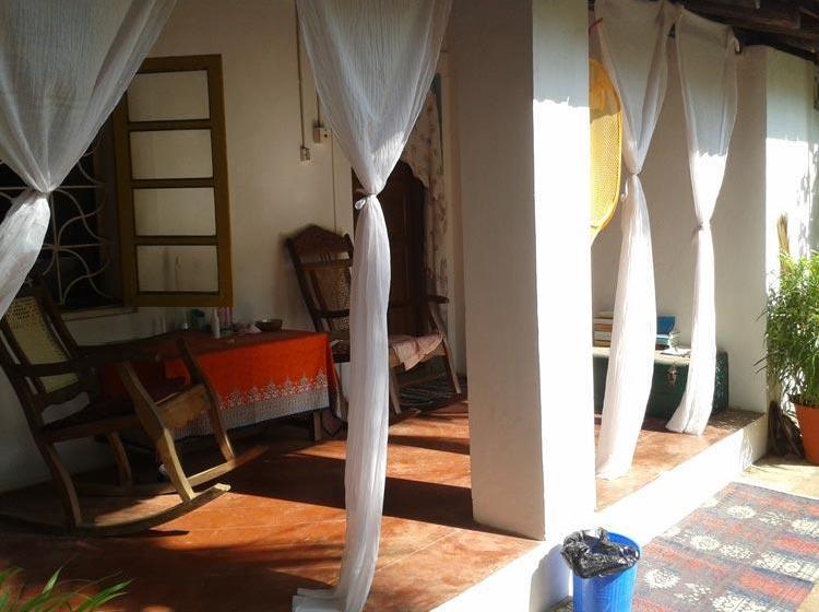 Session Haus Hostel 14