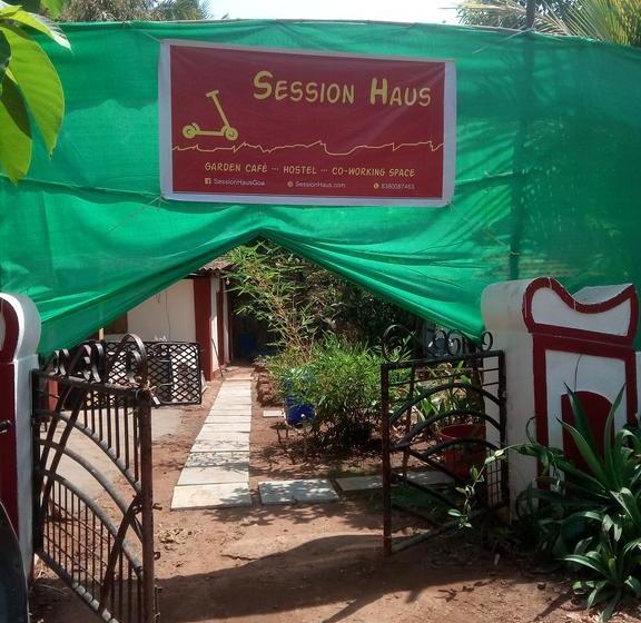 Session Haus Hostel 17