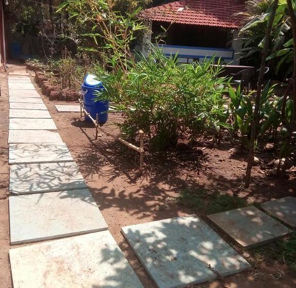 Session Haus Hostel 18