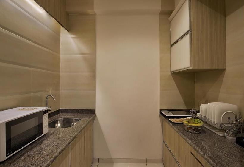 Hotel The Baroda Residency 6