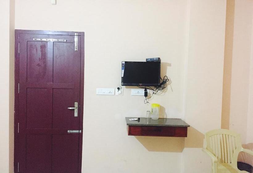 Hotel Mega Tourist Home Palarivattom 11