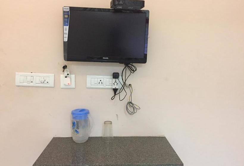 Hotel Mega Tourist Home Palarivattom 12