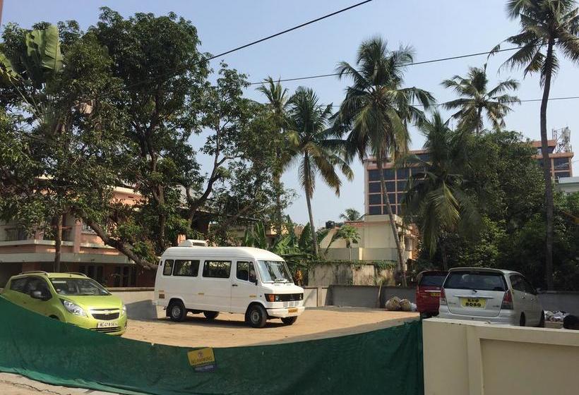 Hotel Mega Tourist Home Palarivattom 18